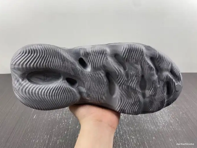 Granite IE4931 MX Foam Yeezy RNR Adidas 0702